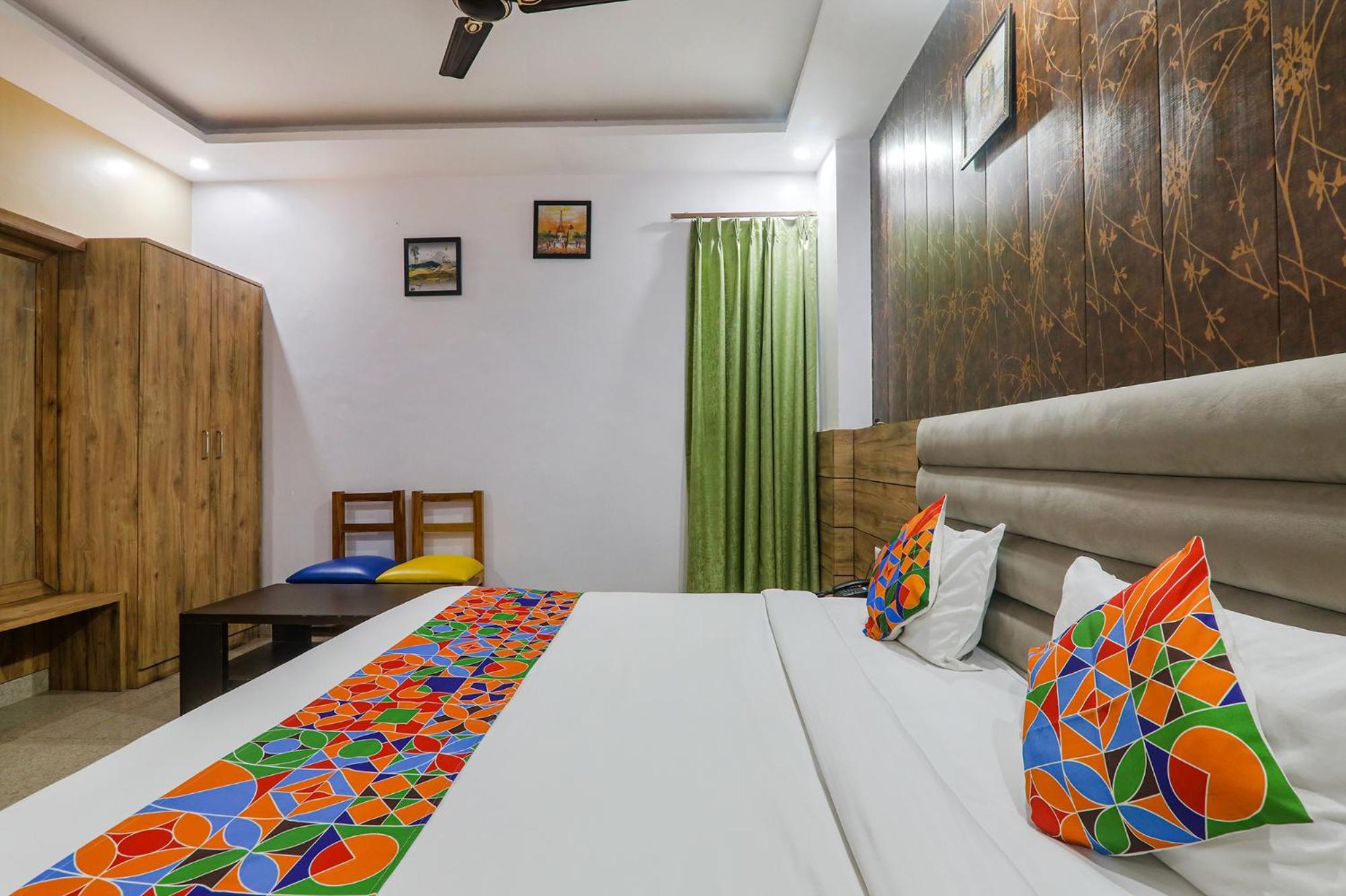Hotel Cristelia Lucknow Exterior photo