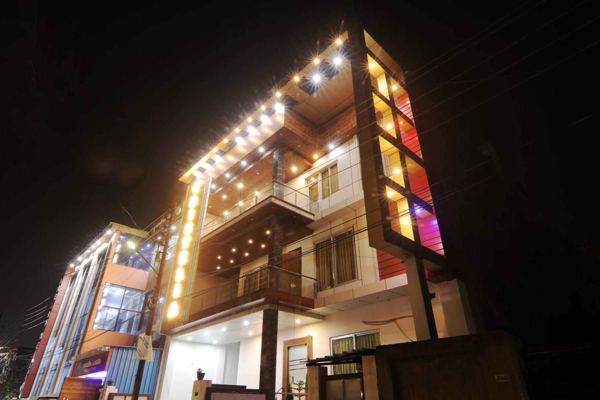 Hotel Cristelia Lucknow Exterior photo