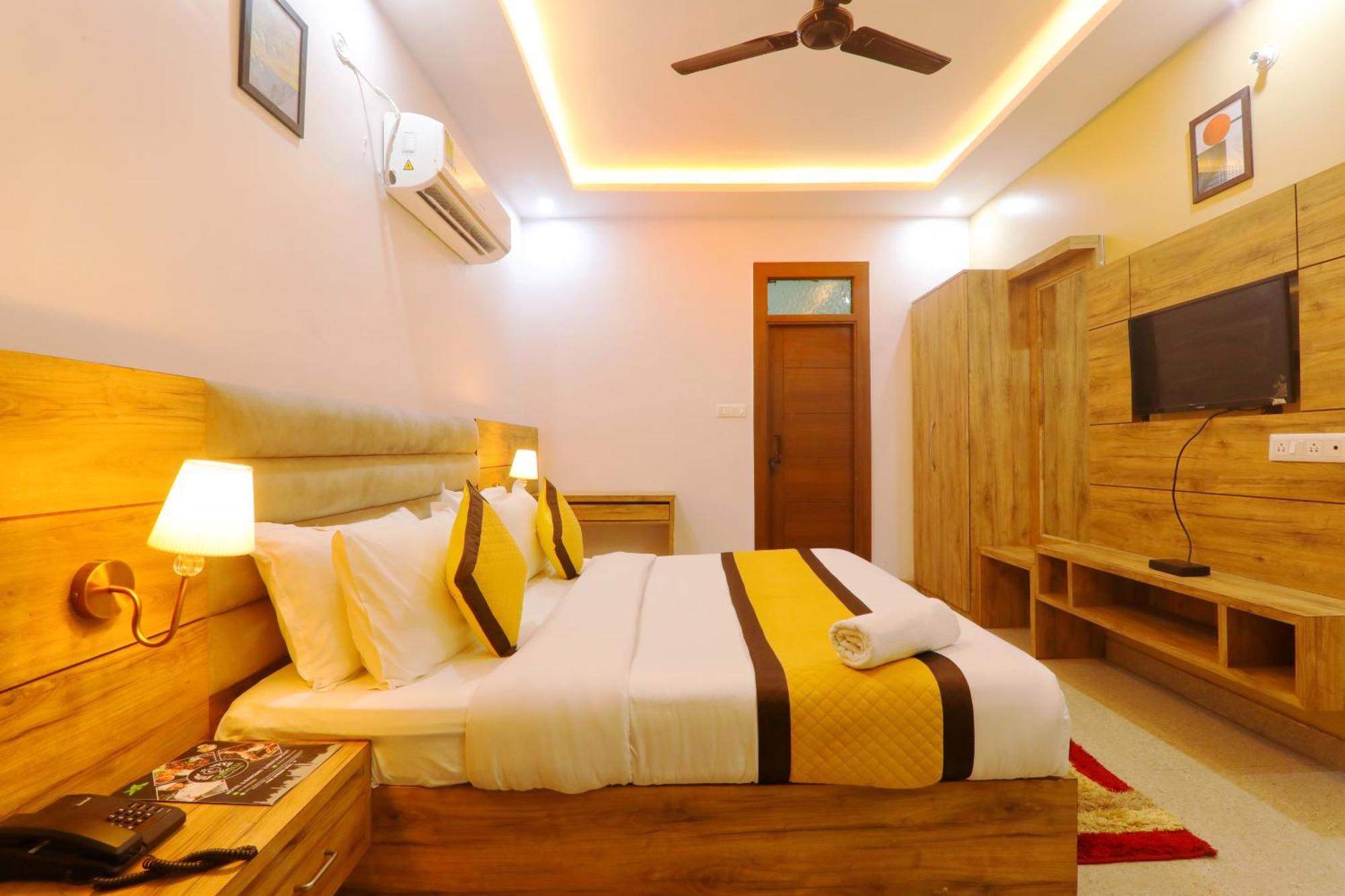 Hotel Cristelia Lucknow Exterior photo