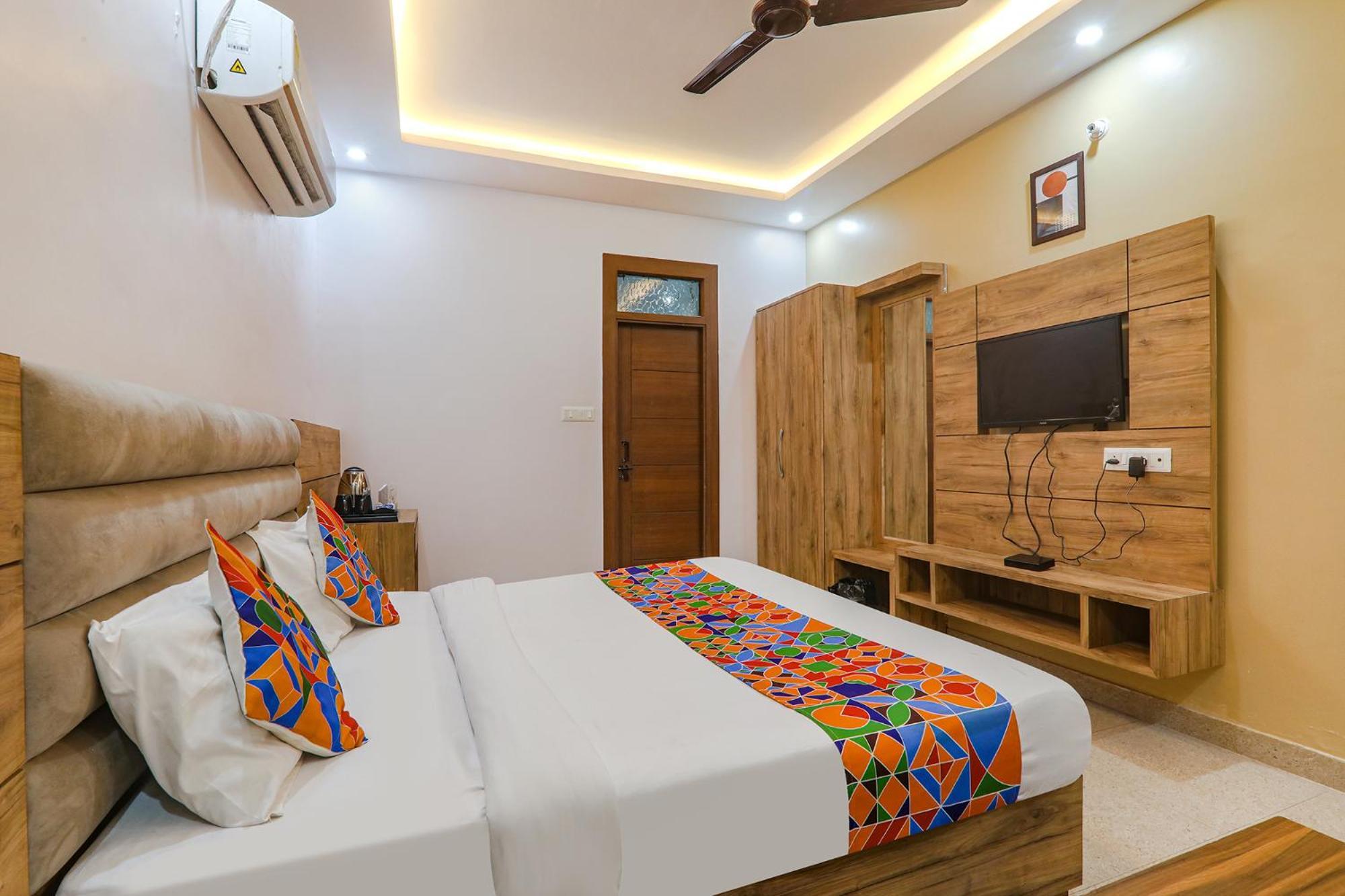 Hotel Cristelia Lucknow Exterior photo