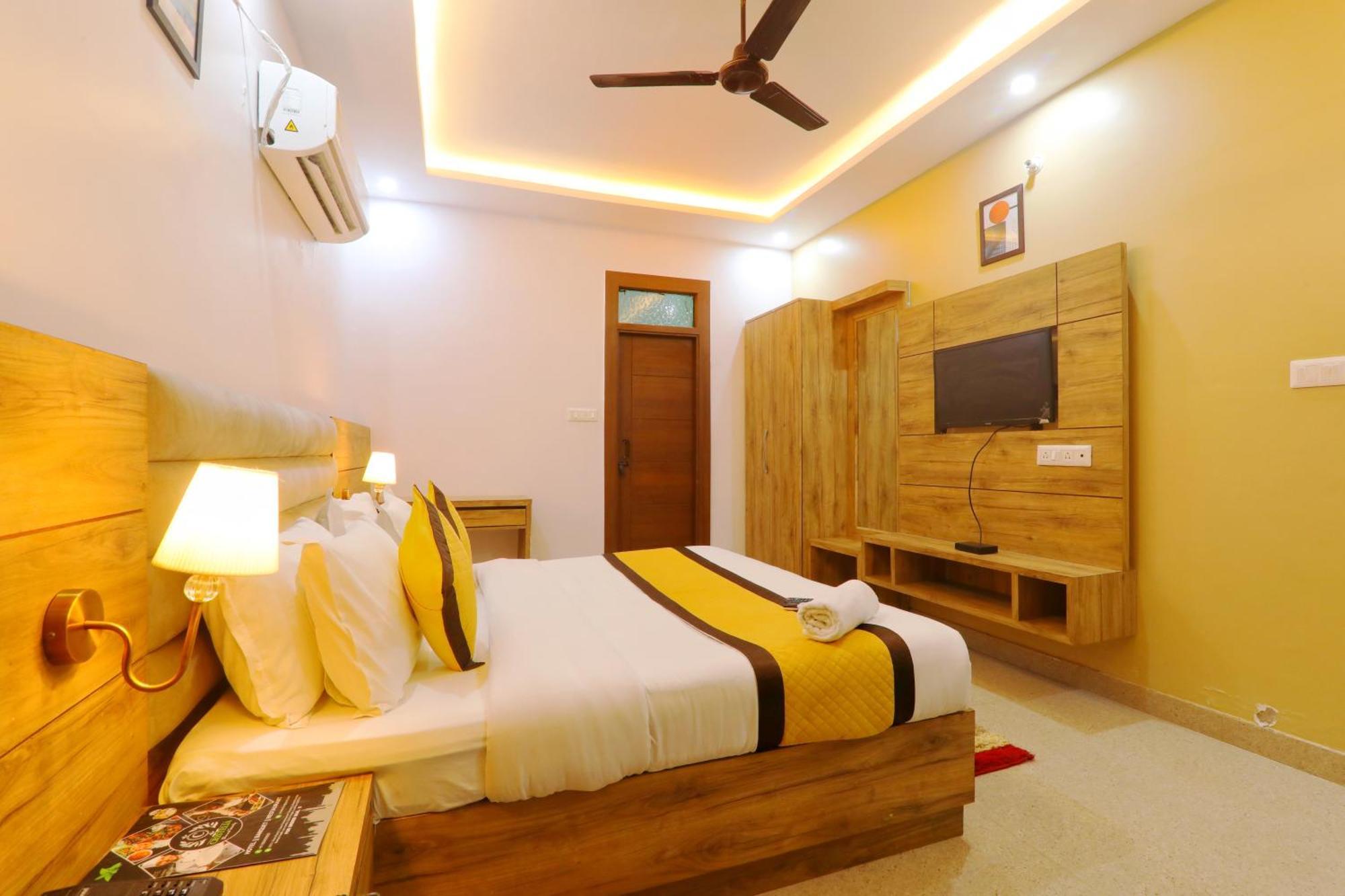 Hotel Cristelia Lucknow Exterior photo