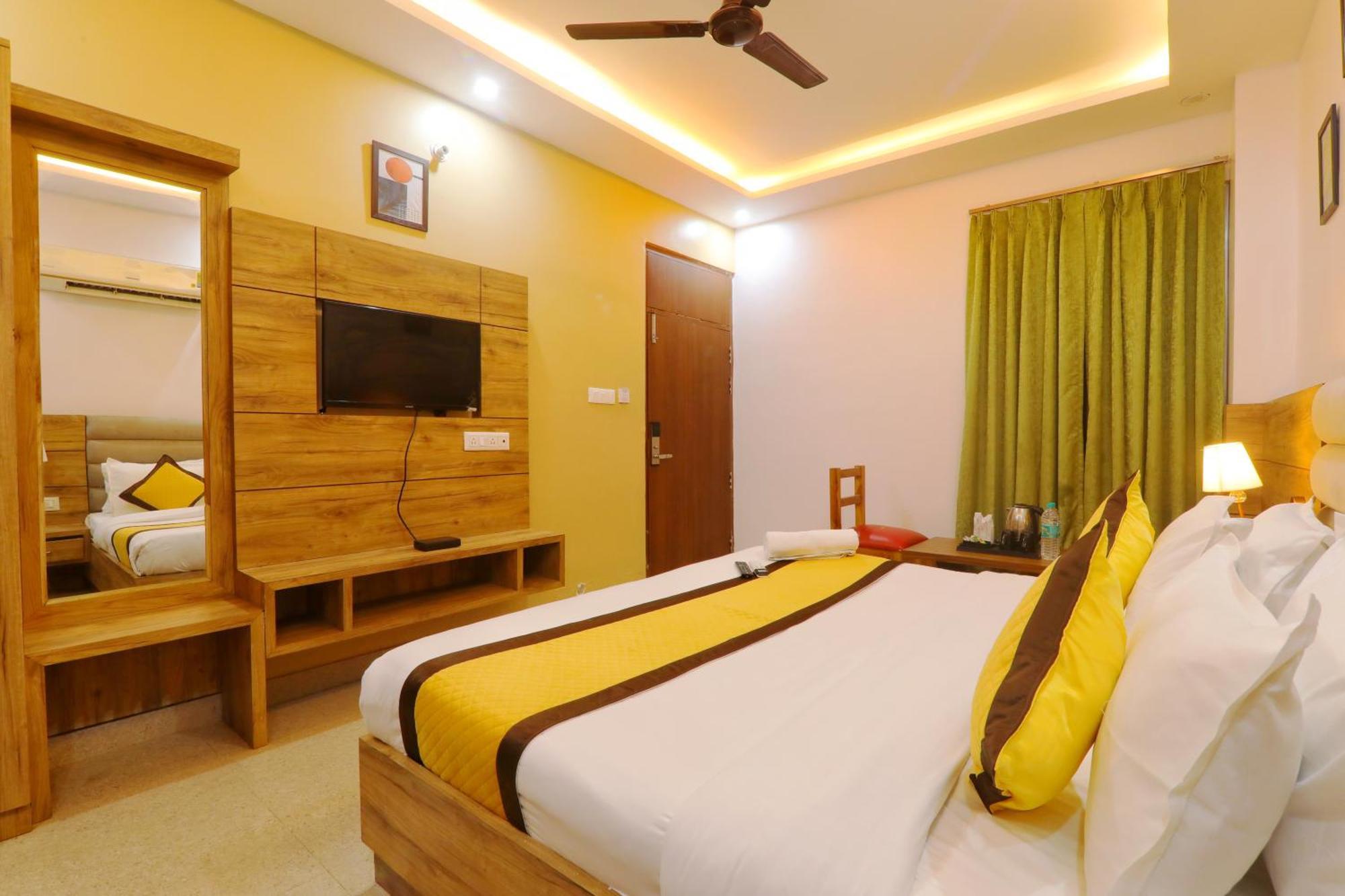 Hotel Cristelia Lucknow Exterior photo