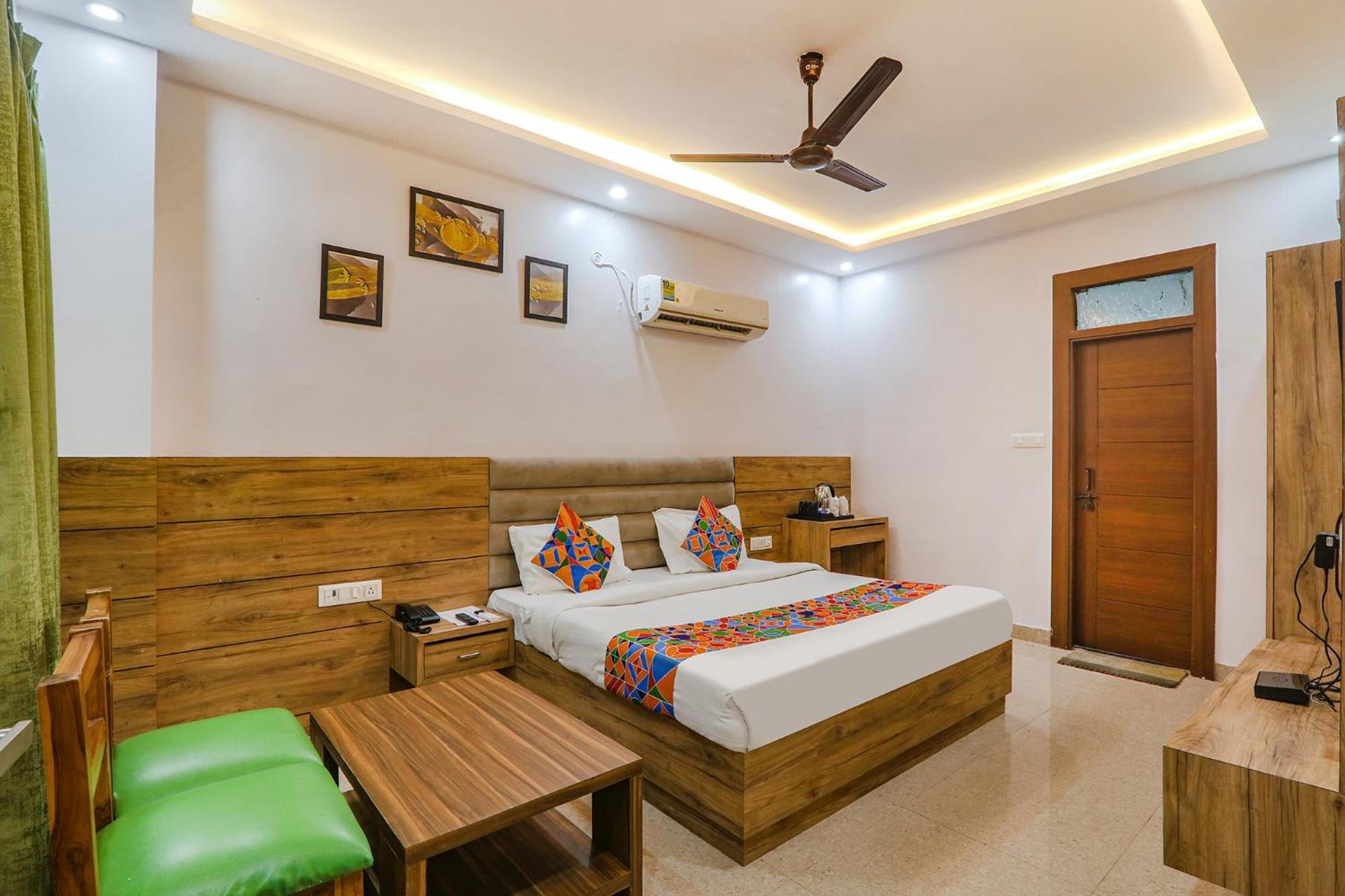 Hotel Cristelia Lucknow Exterior photo