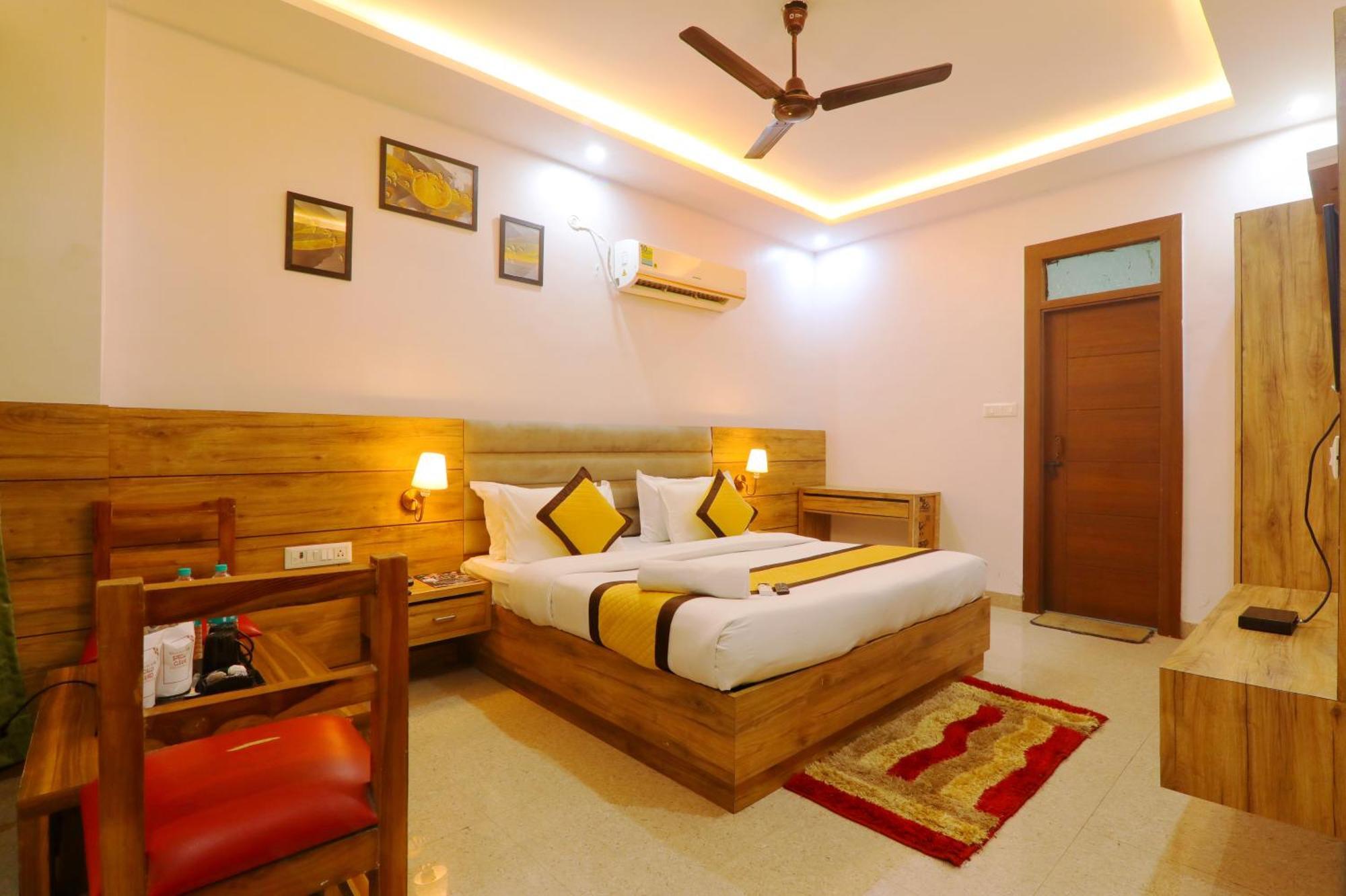 Hotel Cristelia Lucknow Exterior photo