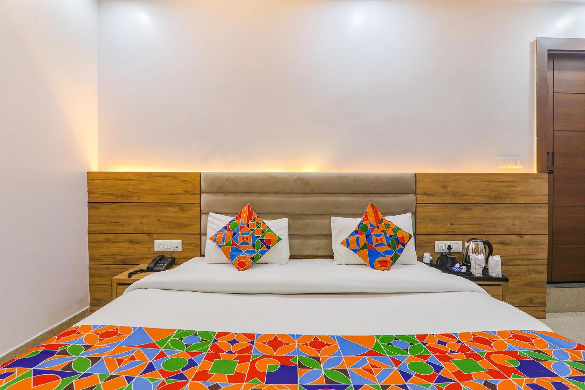 Hotel Cristelia Lucknow Exterior photo